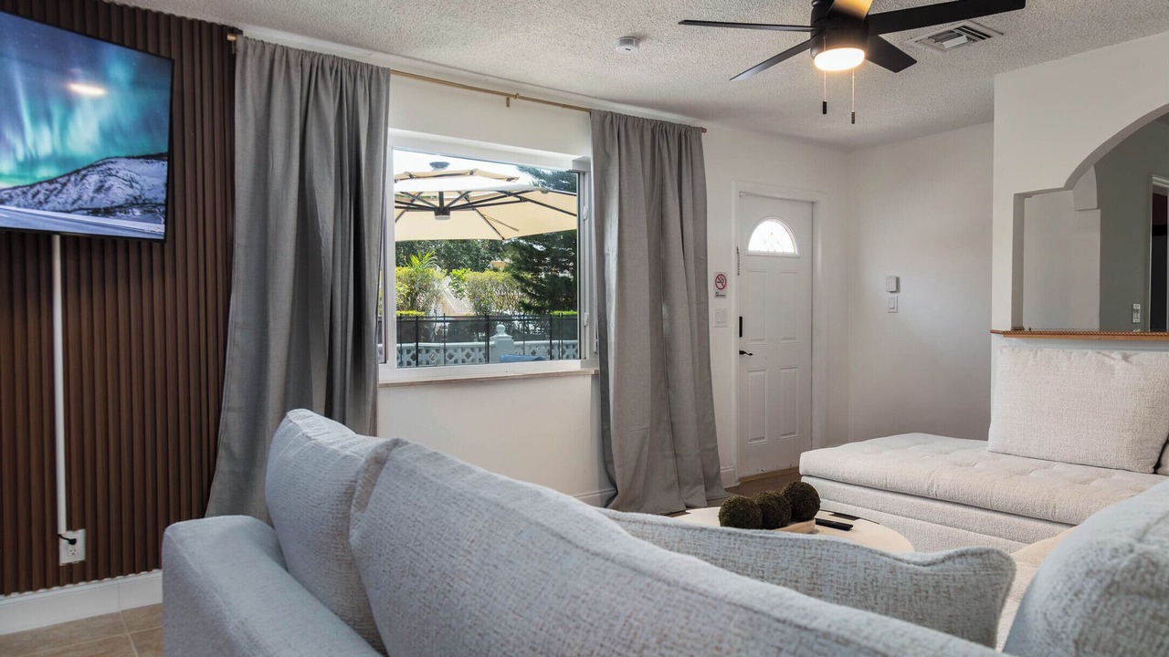 Photo of Livingroom in Coral Ridge Isles