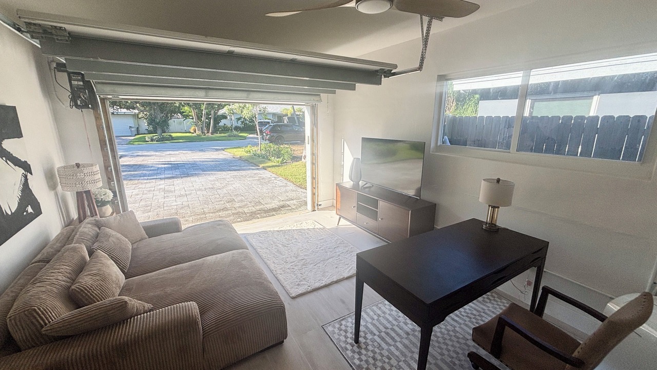 Photo of Livingroom in Santa Barbara Estates