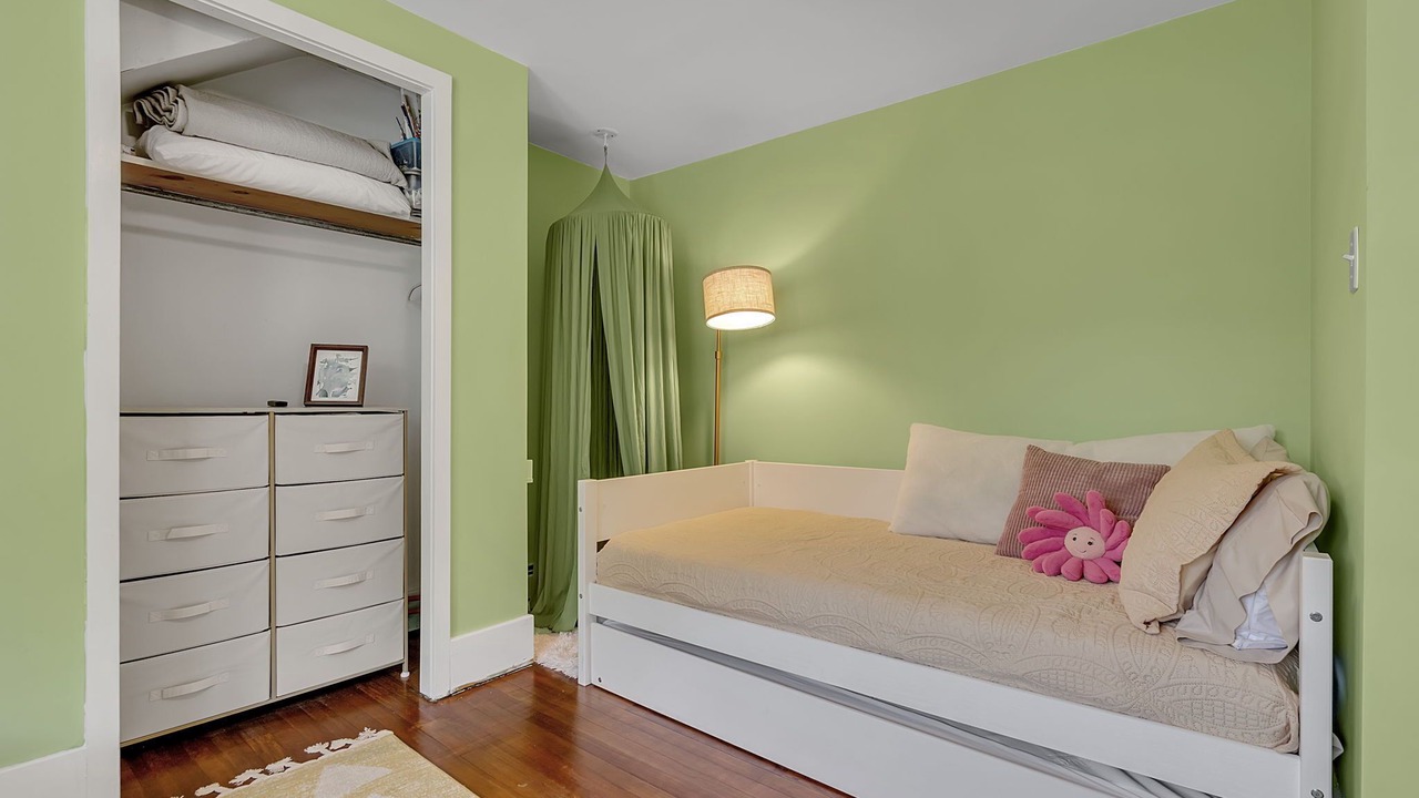 Photo of Bedroom in Lake Erie Beach
