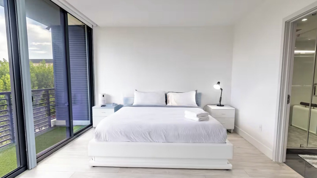 Photo of Bedroom in Bay Harbor Islands