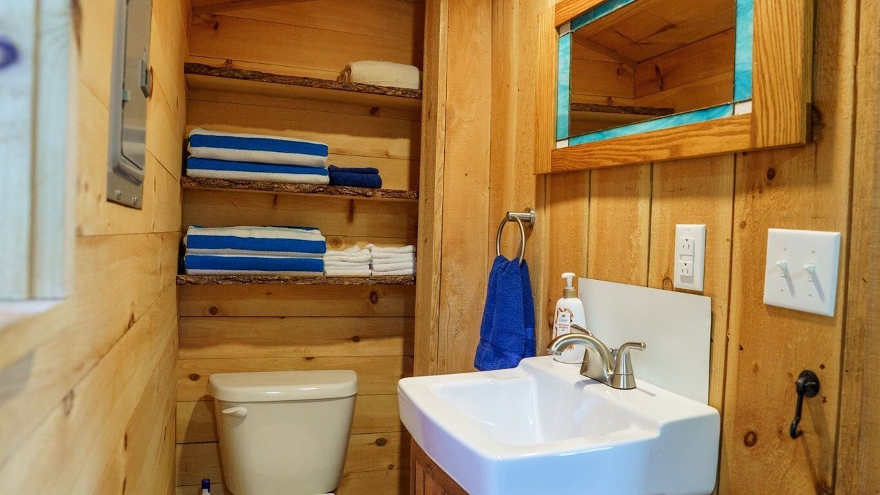 Photo of Bathroom in Franklin Springs