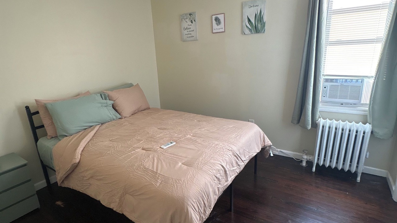 Photo of Bedroom in Lower Vailsburg