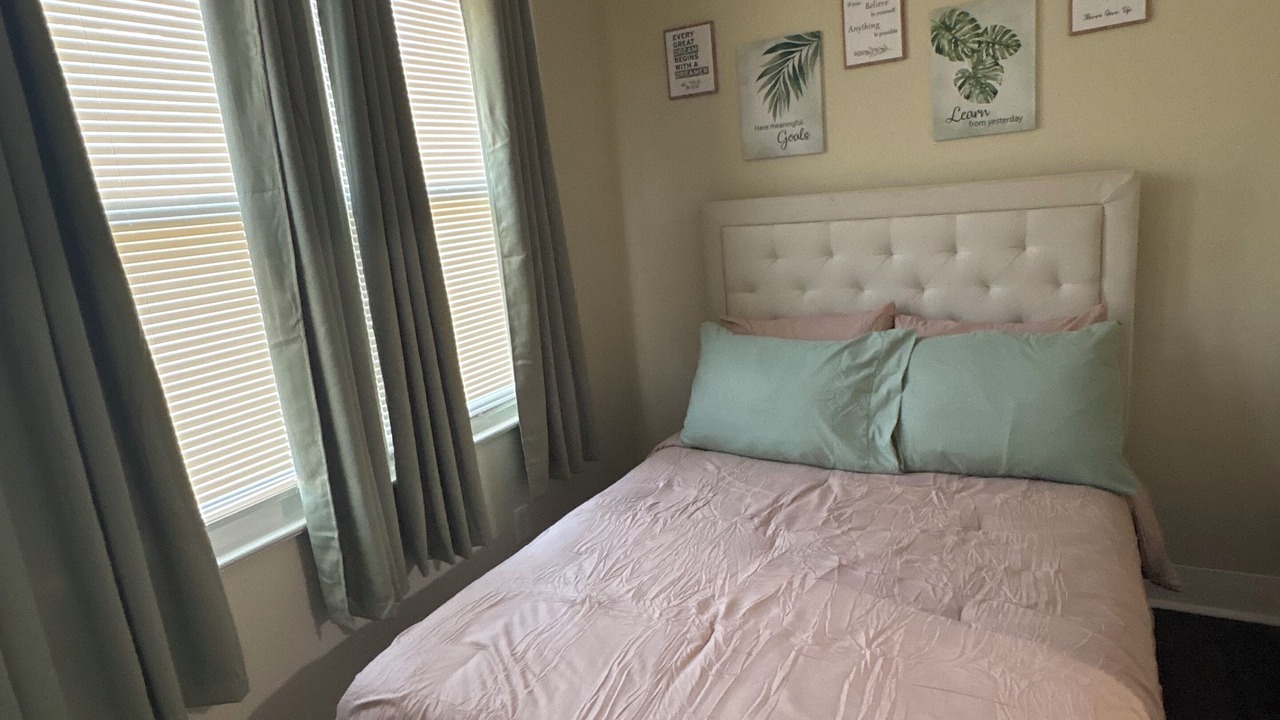 Photo of Bedroom in Lower Vailsburg