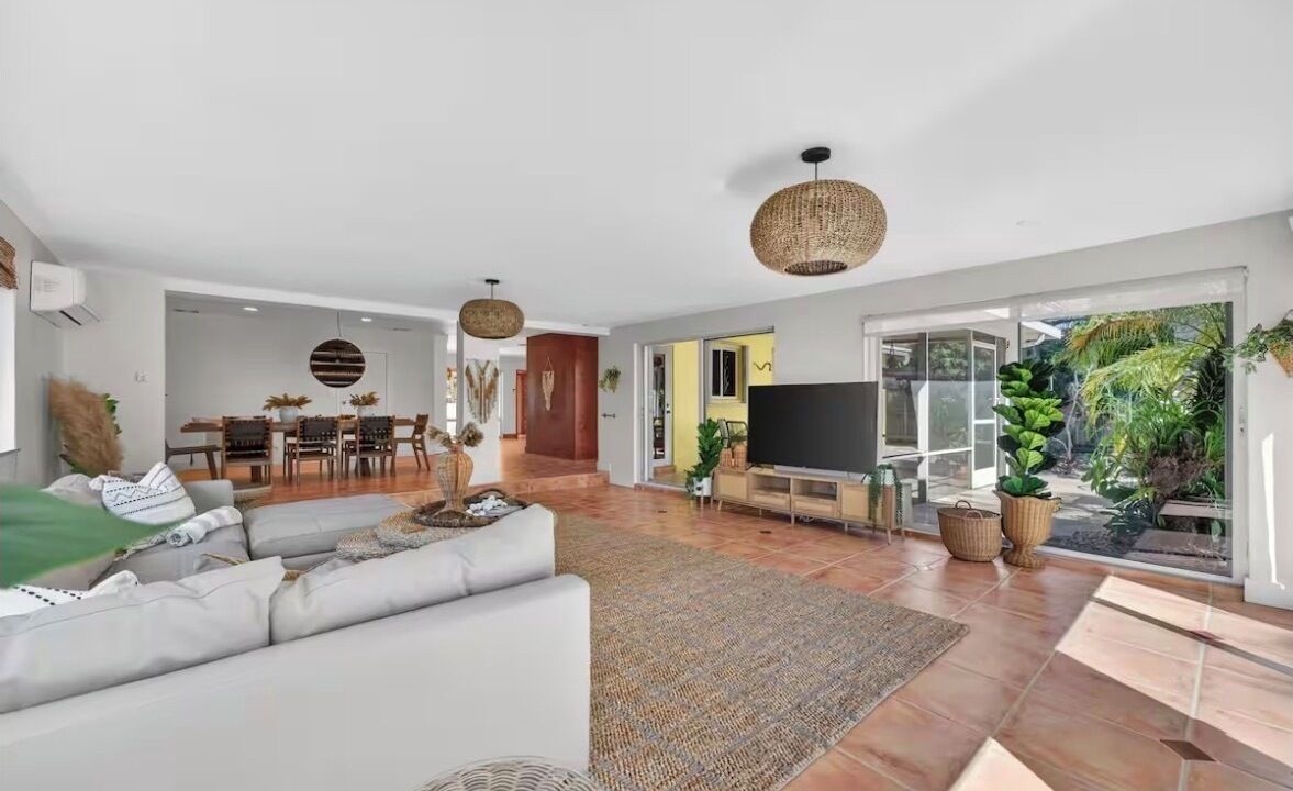 Photo of Livingroom in Central Corals