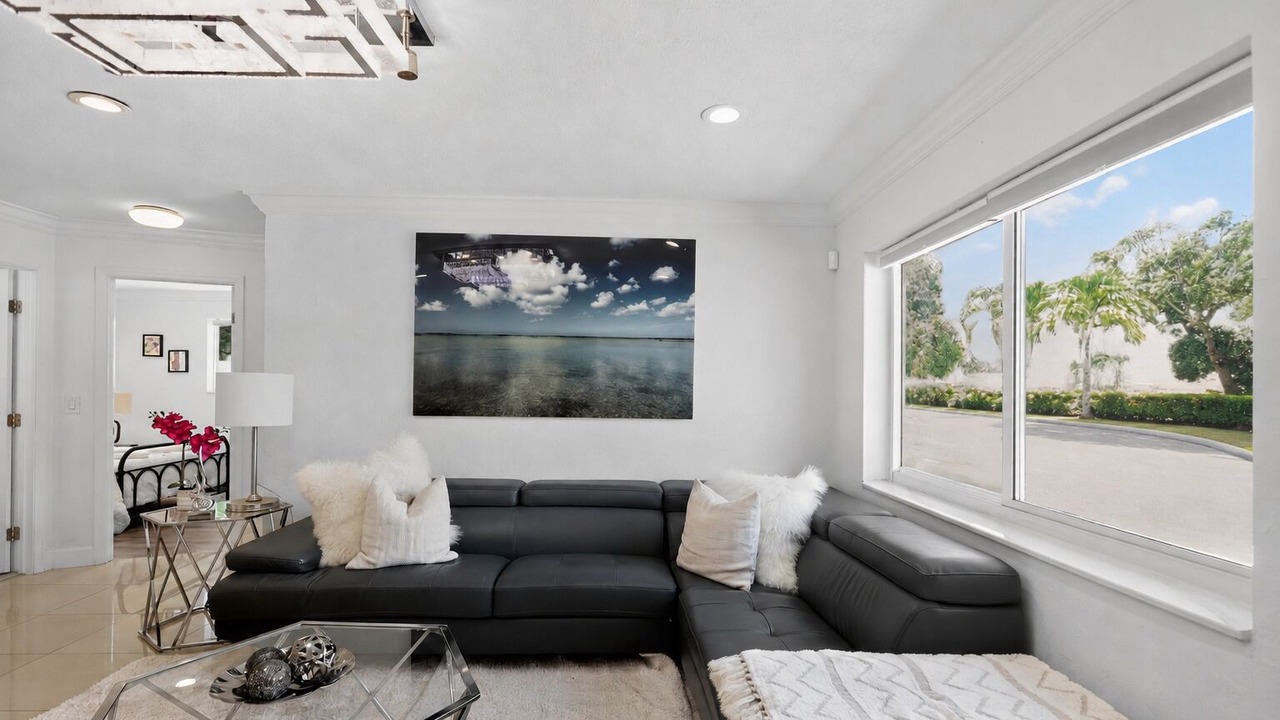 Photo of Livingroom in Pembroke Pines