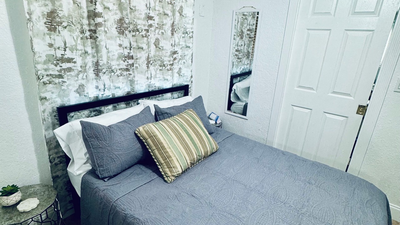 Photo of Bedroom in Hialeah