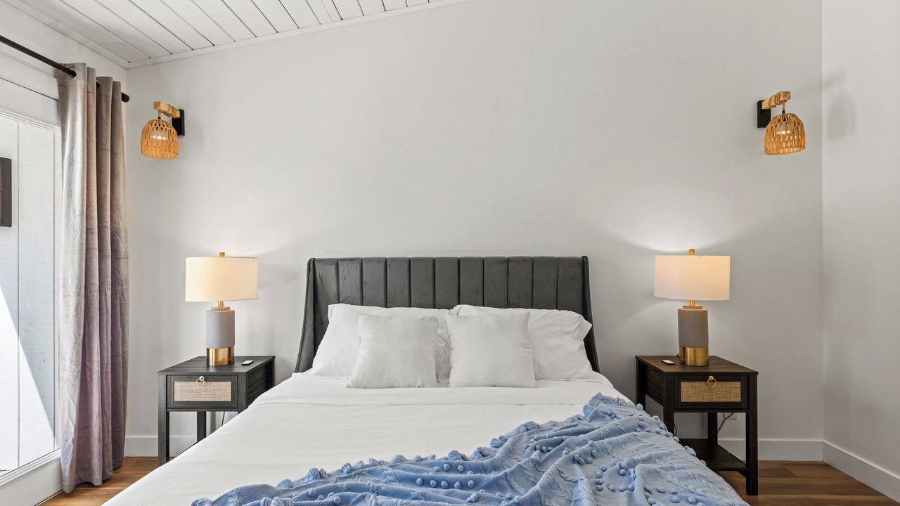 Photo of Bedroom in Woodland Hills