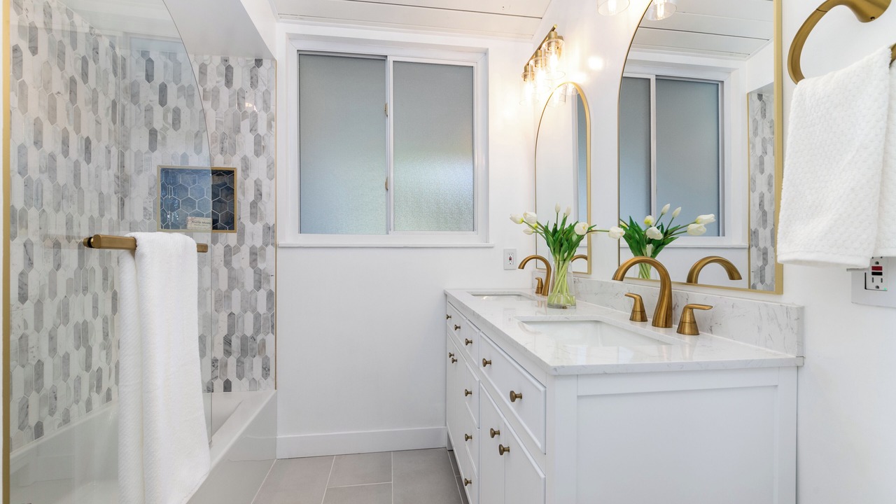 Photo of Bathroom in Woodland Hills
