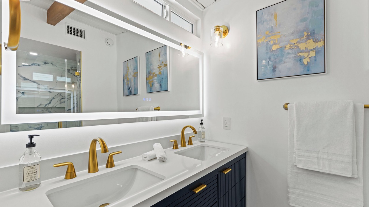 Photo of Bathroom in Woodland Hills