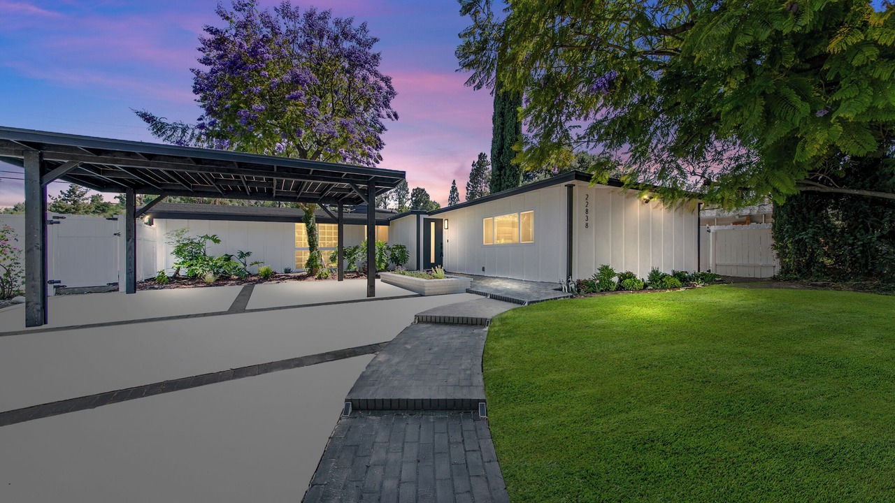 Photo of Outdoor in Woodland Hills