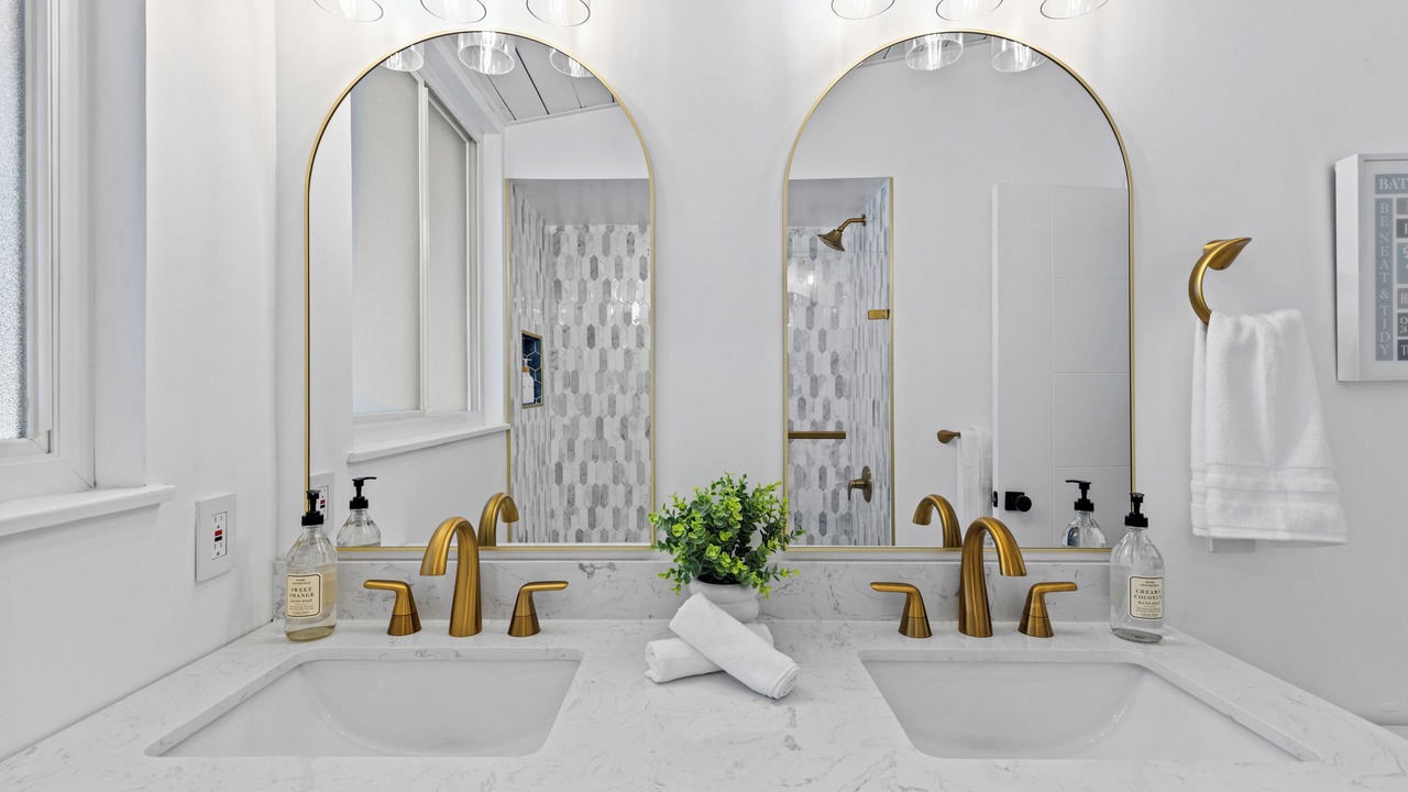 Photo of Bathroom in Woodland Hills