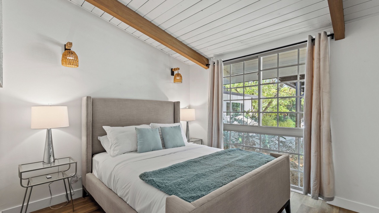 Photo of Bedroom in Woodland Hills