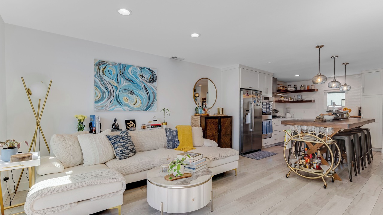 Photo of Livingroom in Central Malibu