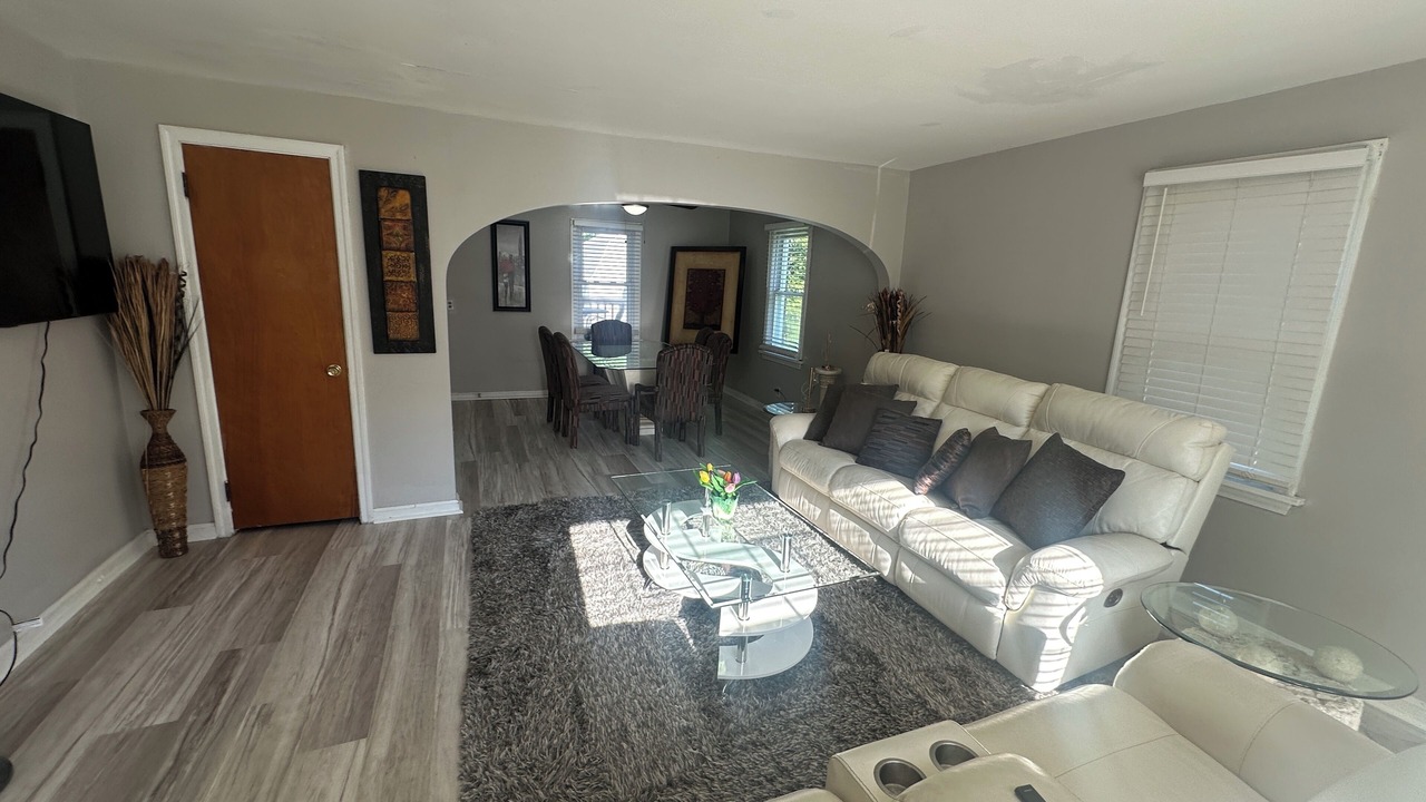 Photo of Livingroom in Canton