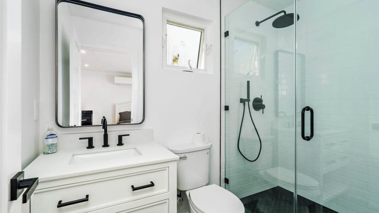 Photo of Bathroom in Miracle Mile