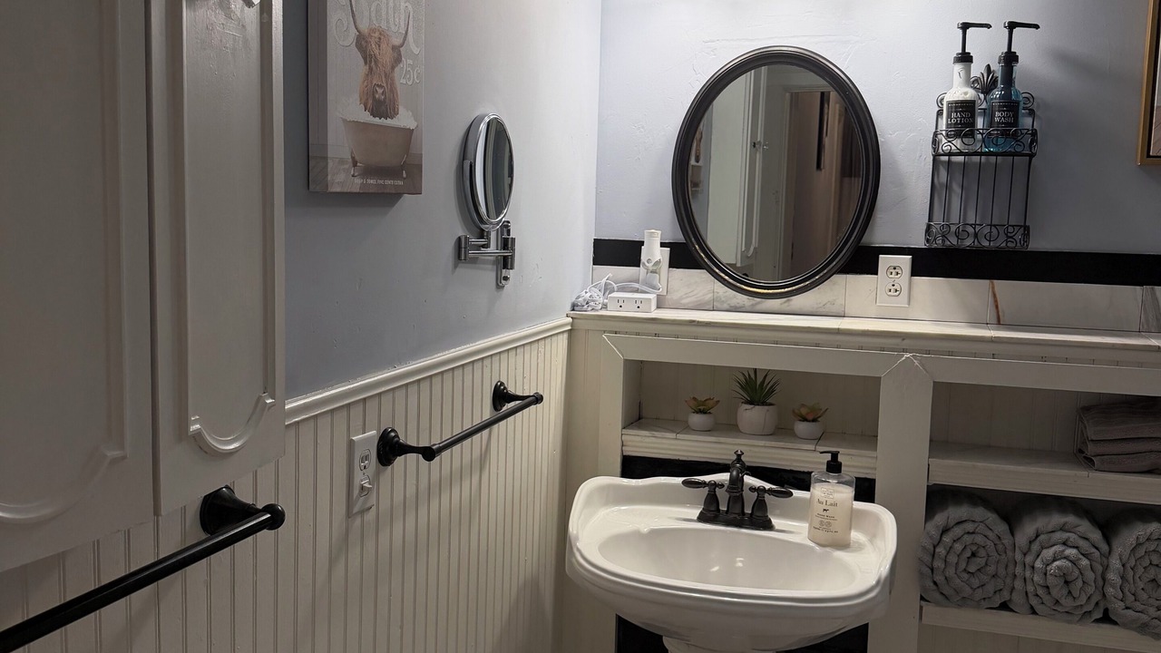 Photo of Bathroom in Conneaut