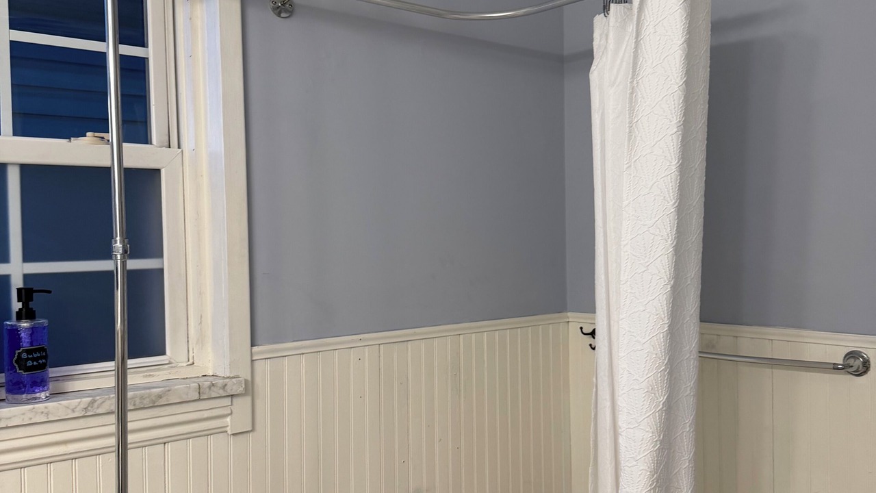 Photo of Bathroom in Conneaut