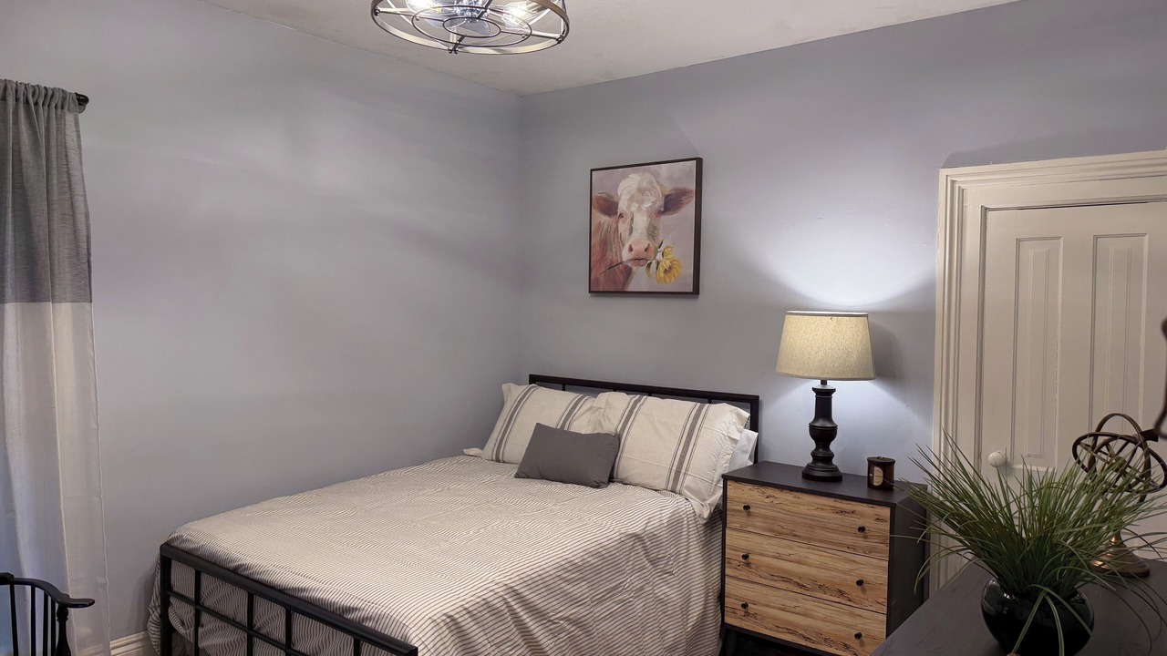 Photo of Bedroom in Conneaut