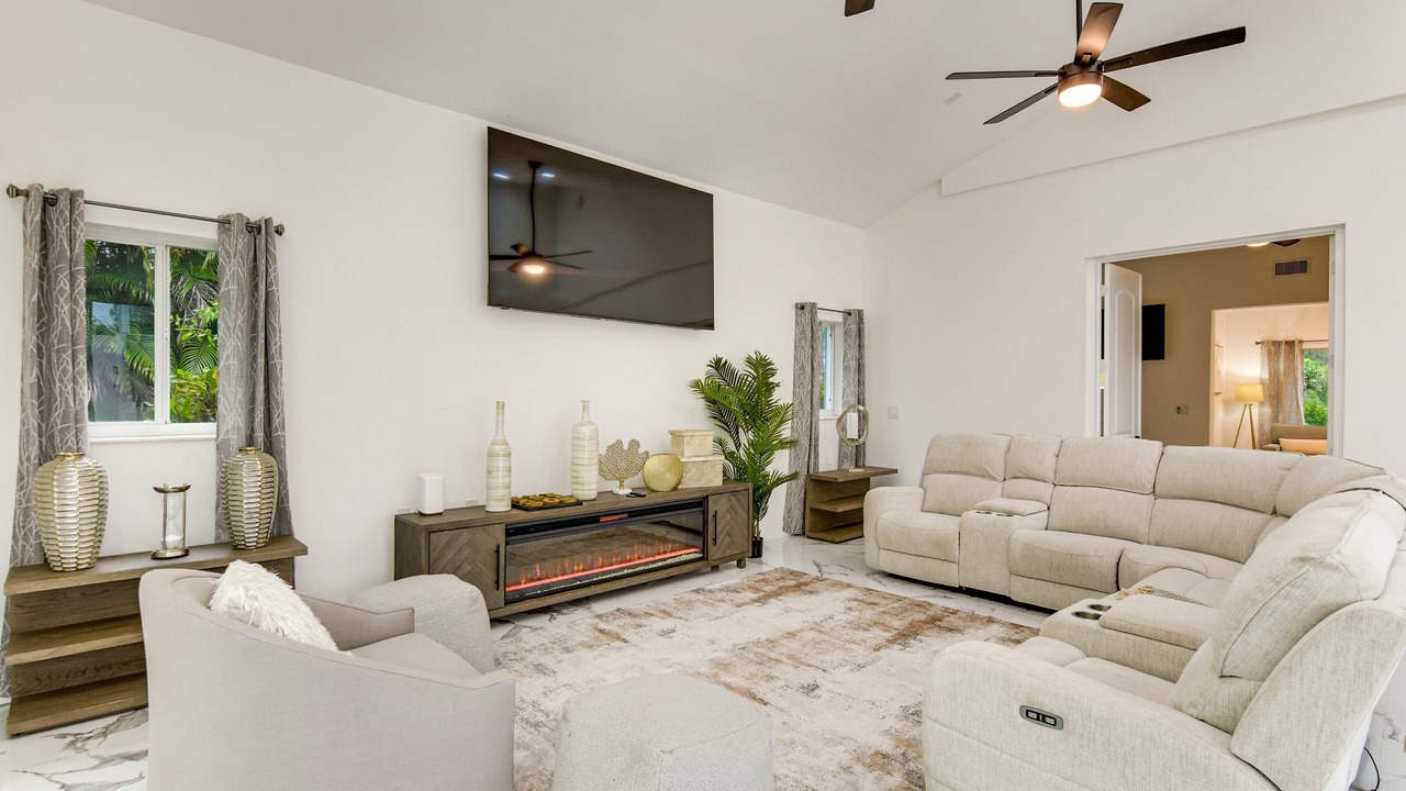 Photo of Livingroom in West Dixie Bend