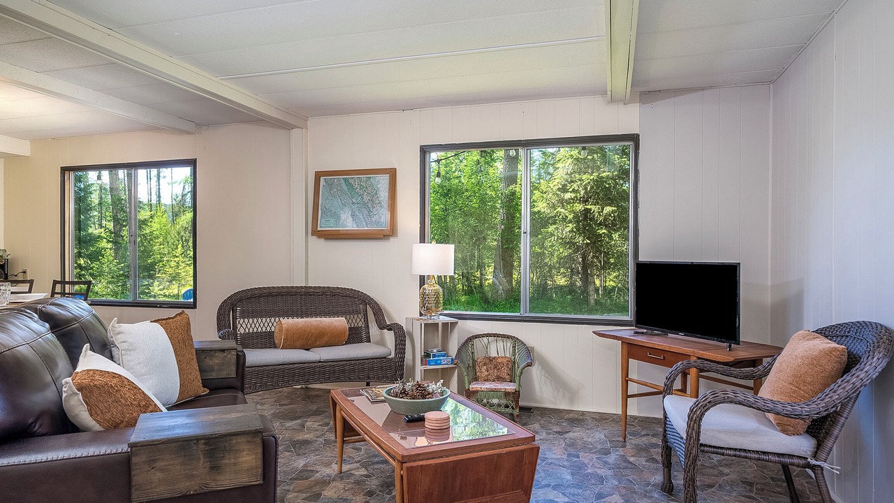 Photo of Livingroom in West Glacier