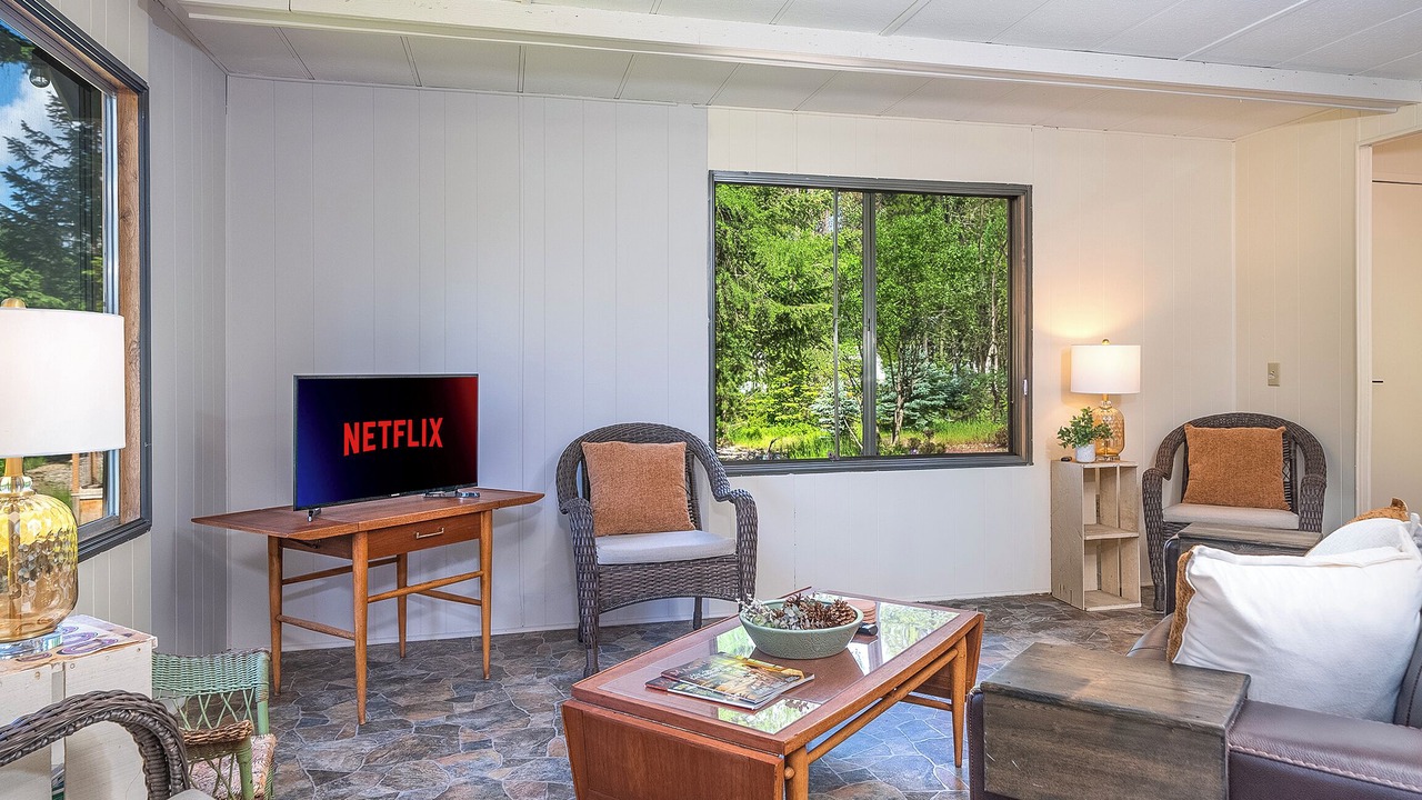 Photo of Livingroom in West Glacier