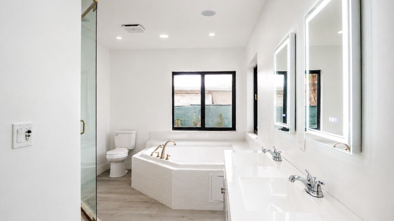 Photo of Bathroom in Golden Glades
