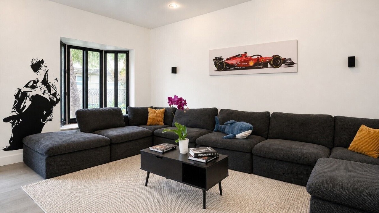 Photo of Livingroom in Golden Glades