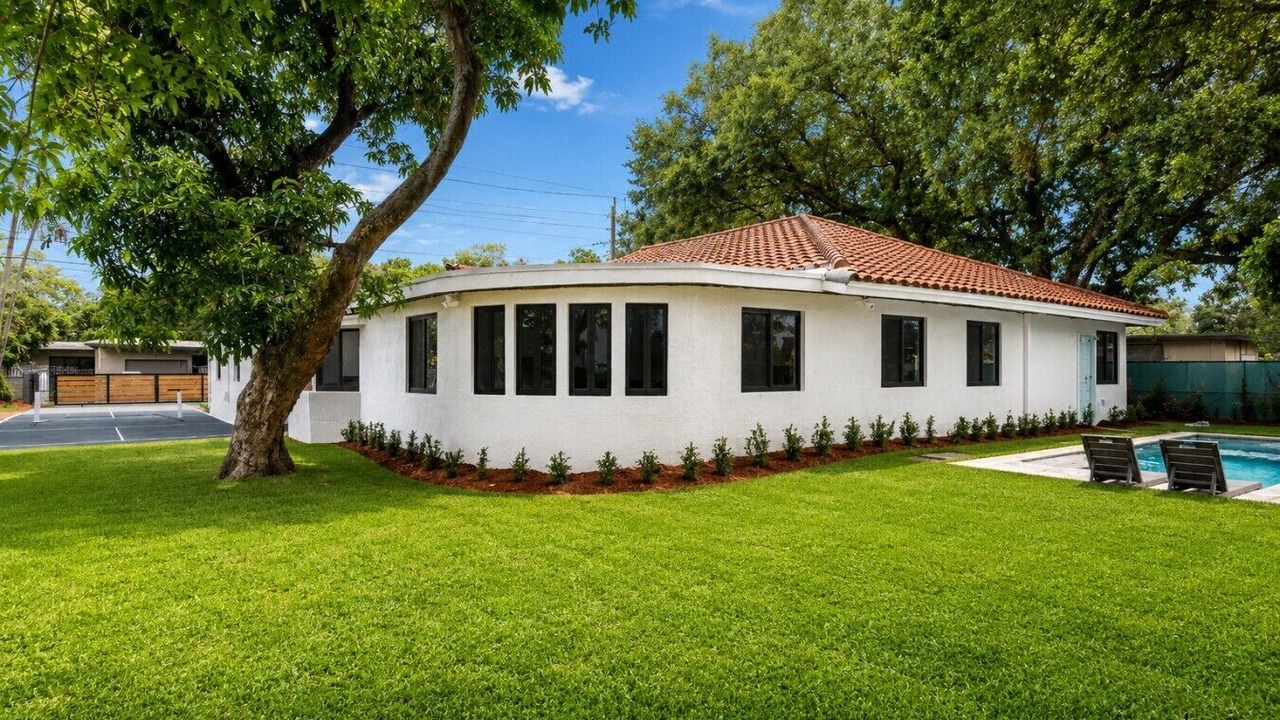 Photo of Outdoor in Golden Glades