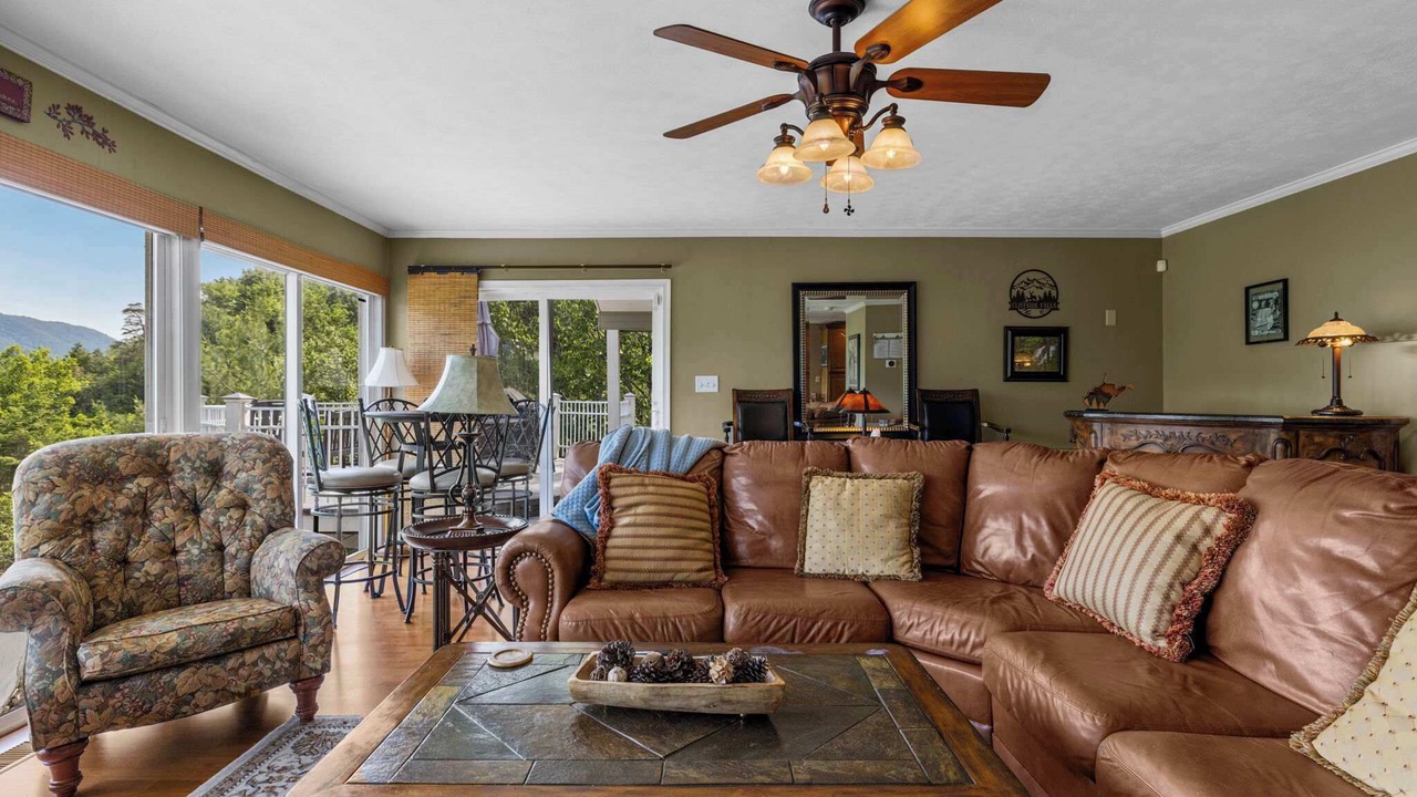 Photo of Livingroom in South Fork