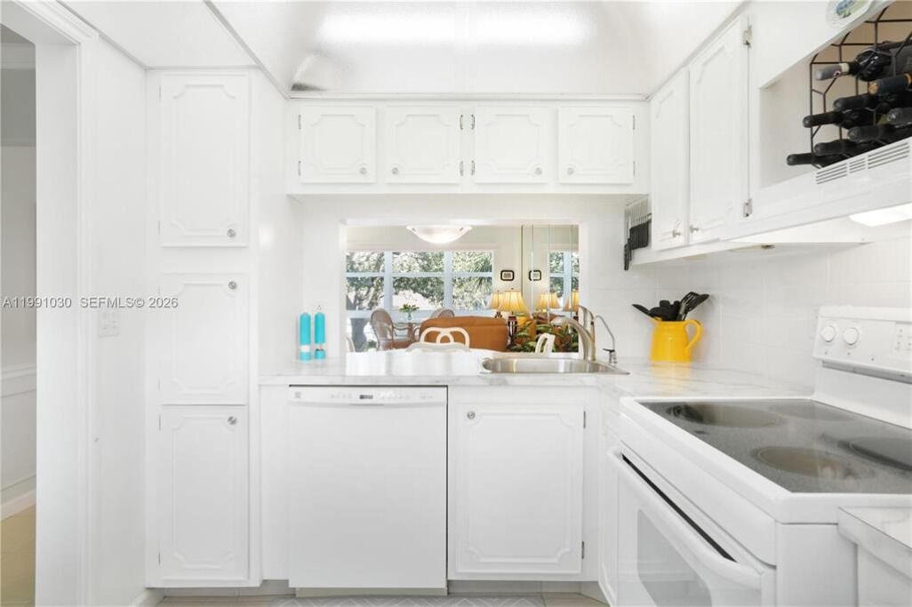 Photo of Kitchen in Lauderdale-by-the-Sea