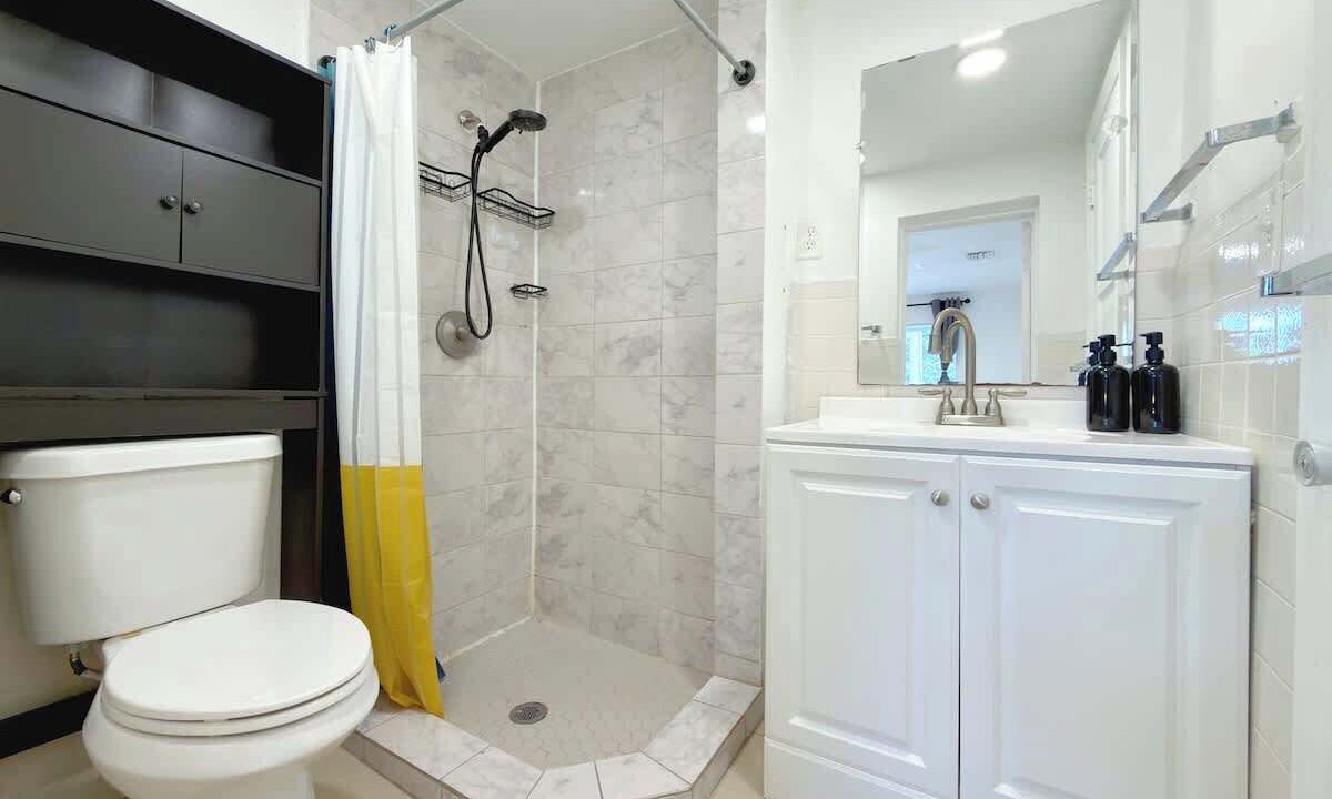 Photo of Bathroom in Hialeah