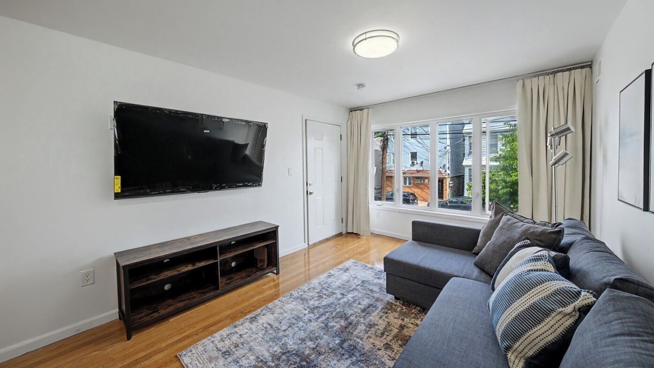 Photo of Livingroom in East Newark