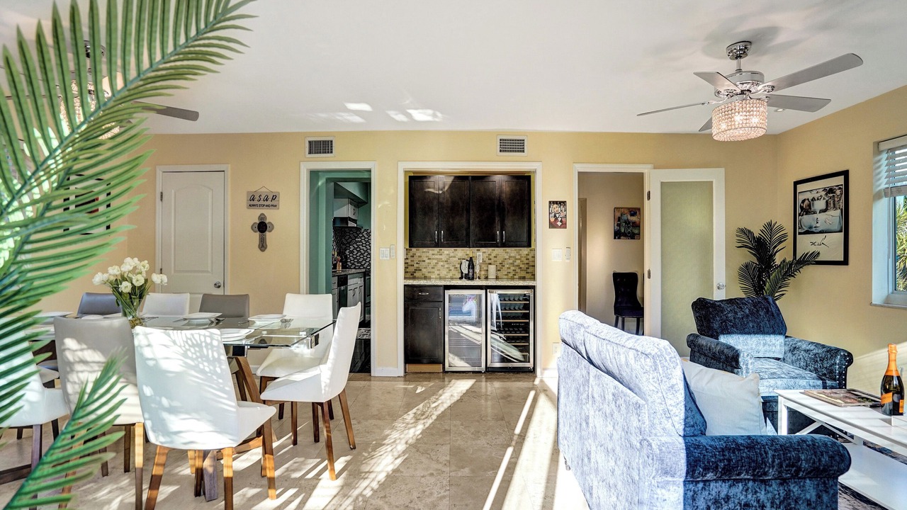 Photo of Livingroom in South Middle River