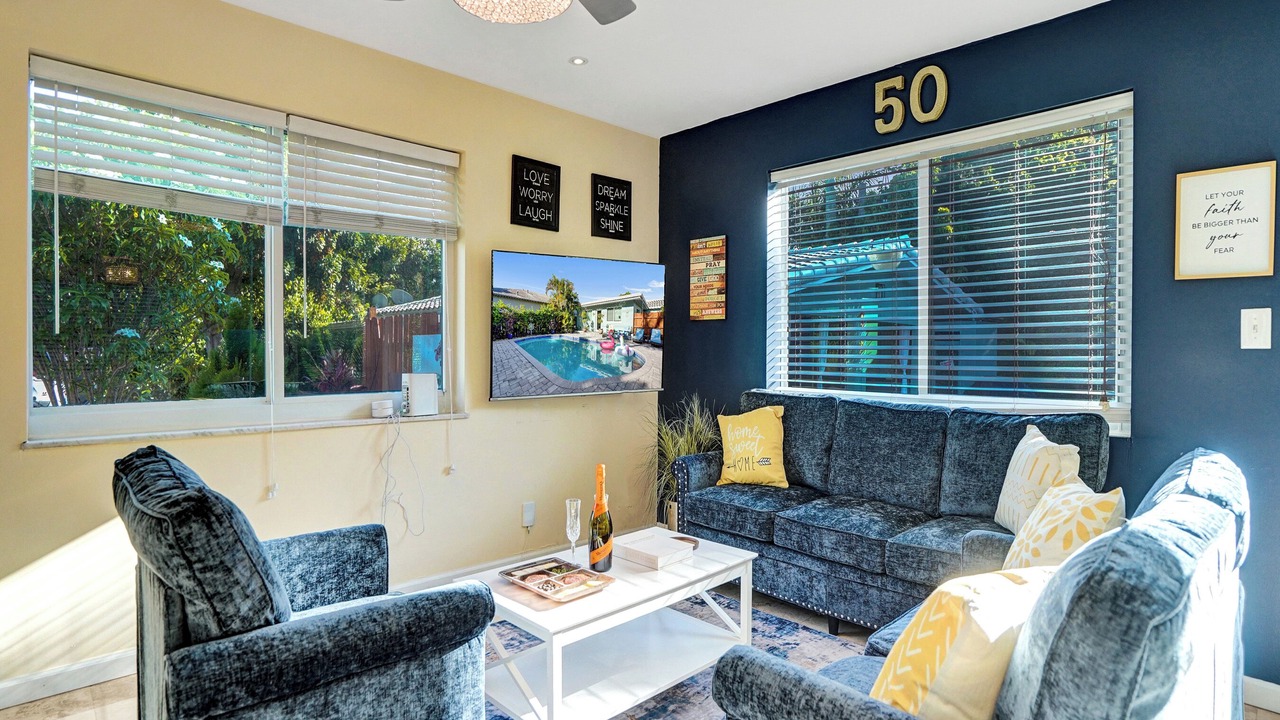 Photo of Livingroom in South Middle River