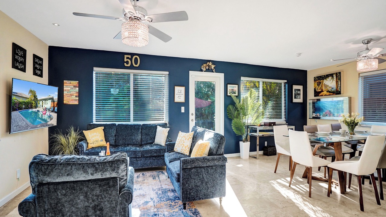 Photo of Livingroom in South Middle River