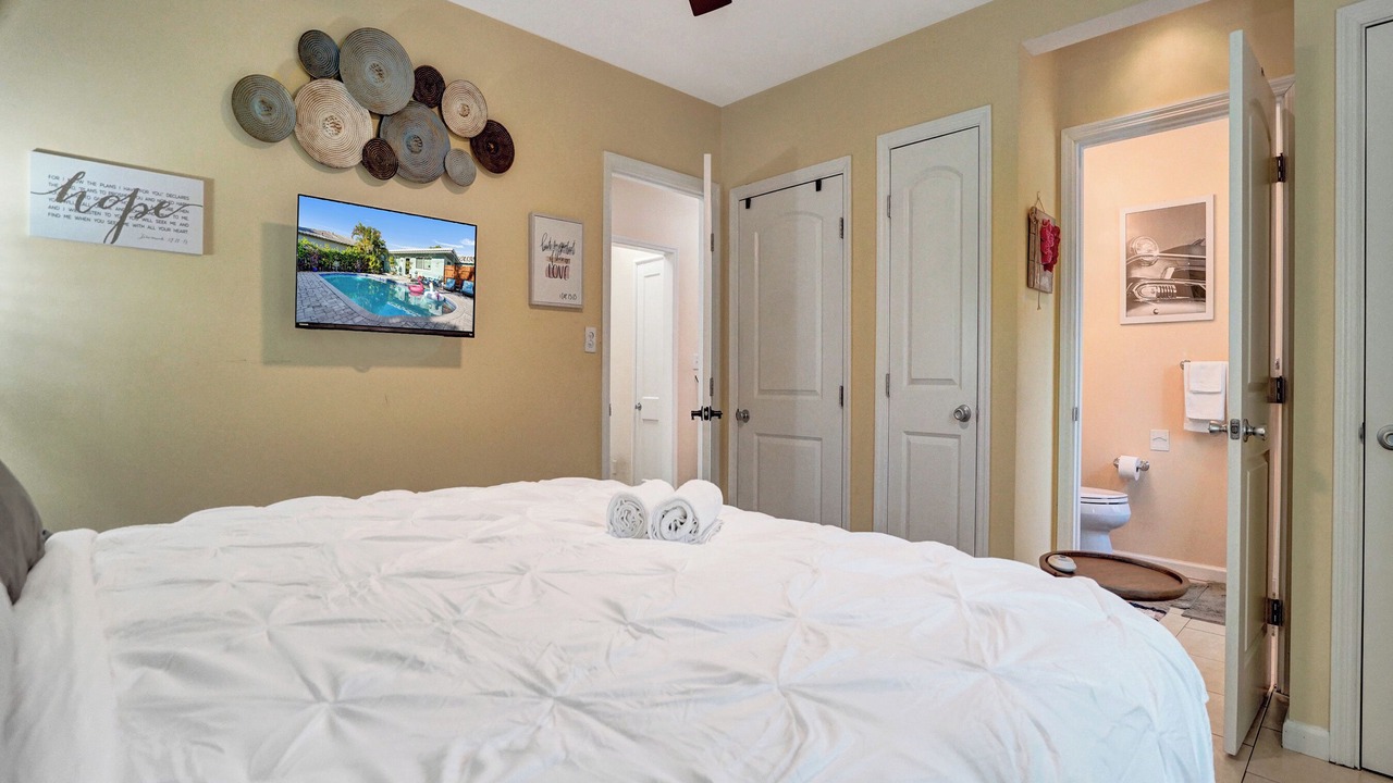 Photo of Bedroom in South Middle River