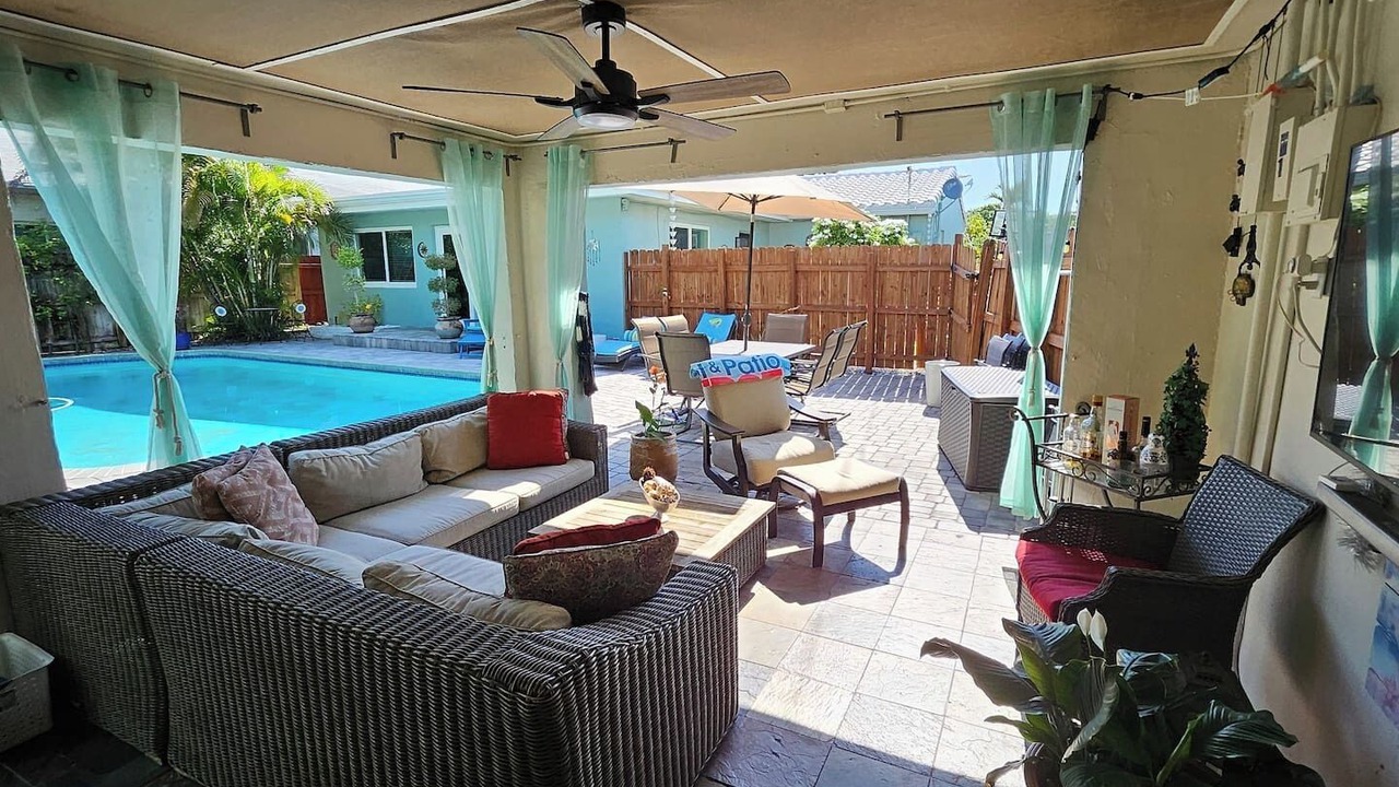 Photo of Livingroom in South Middle River