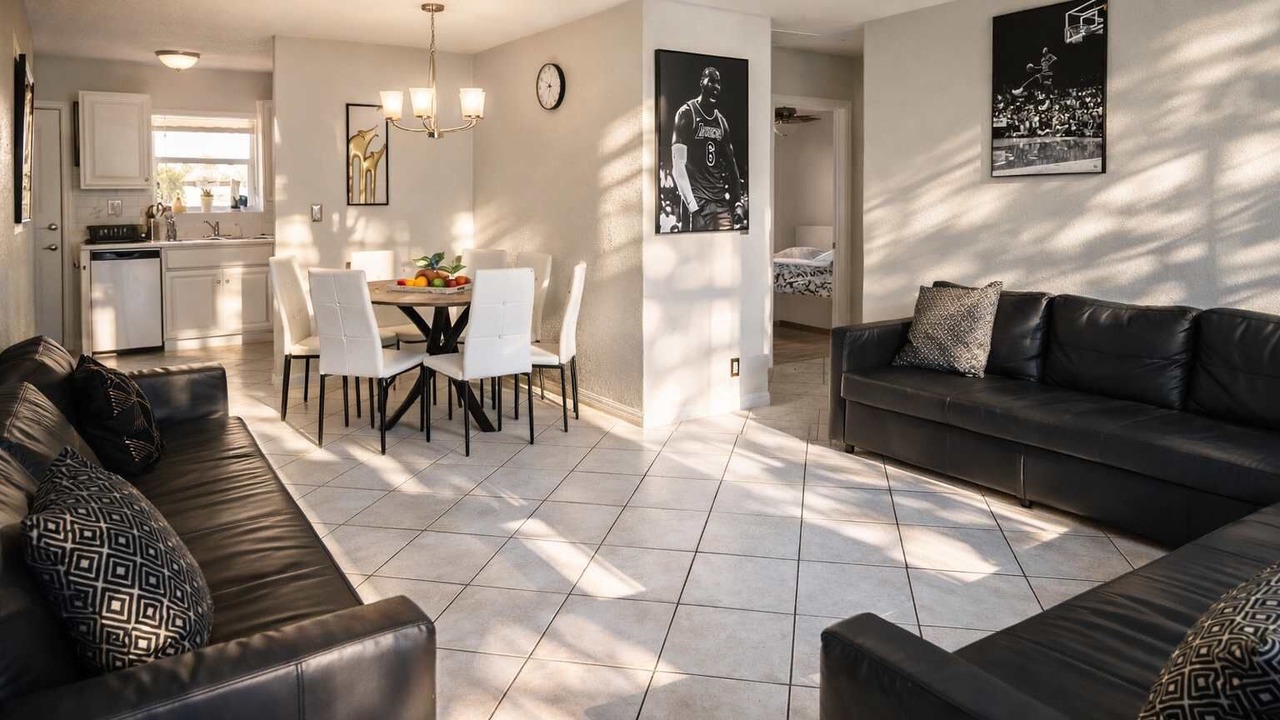 Photo of Livingroom in River Oaks