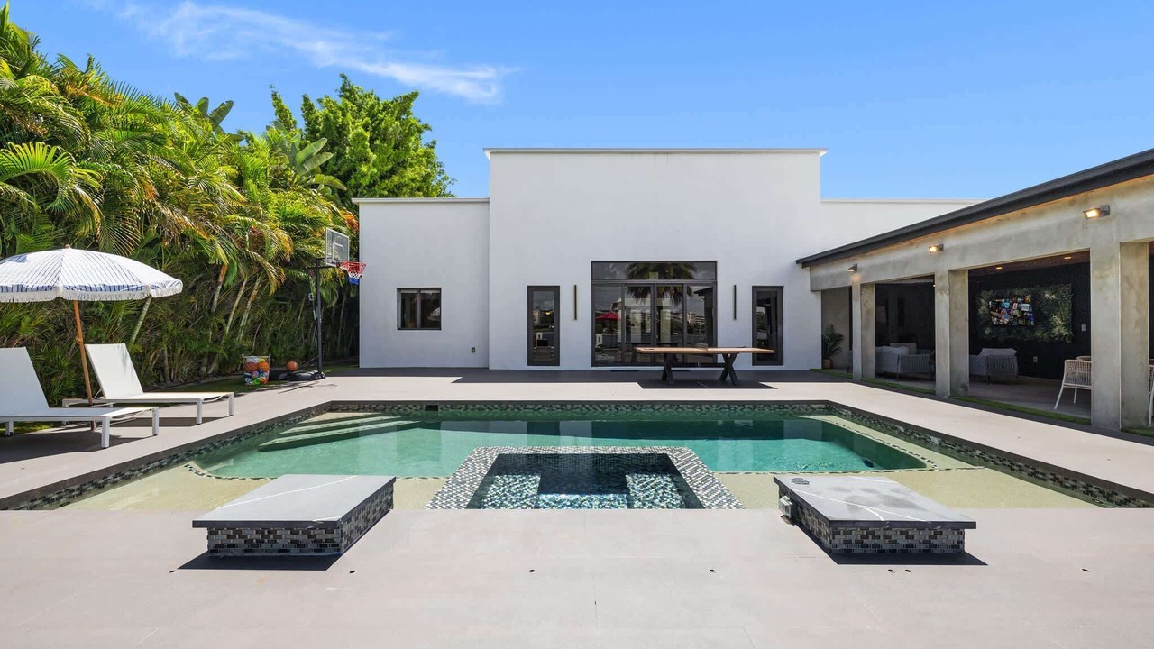 Photo of Outdoor in North Miami Beach