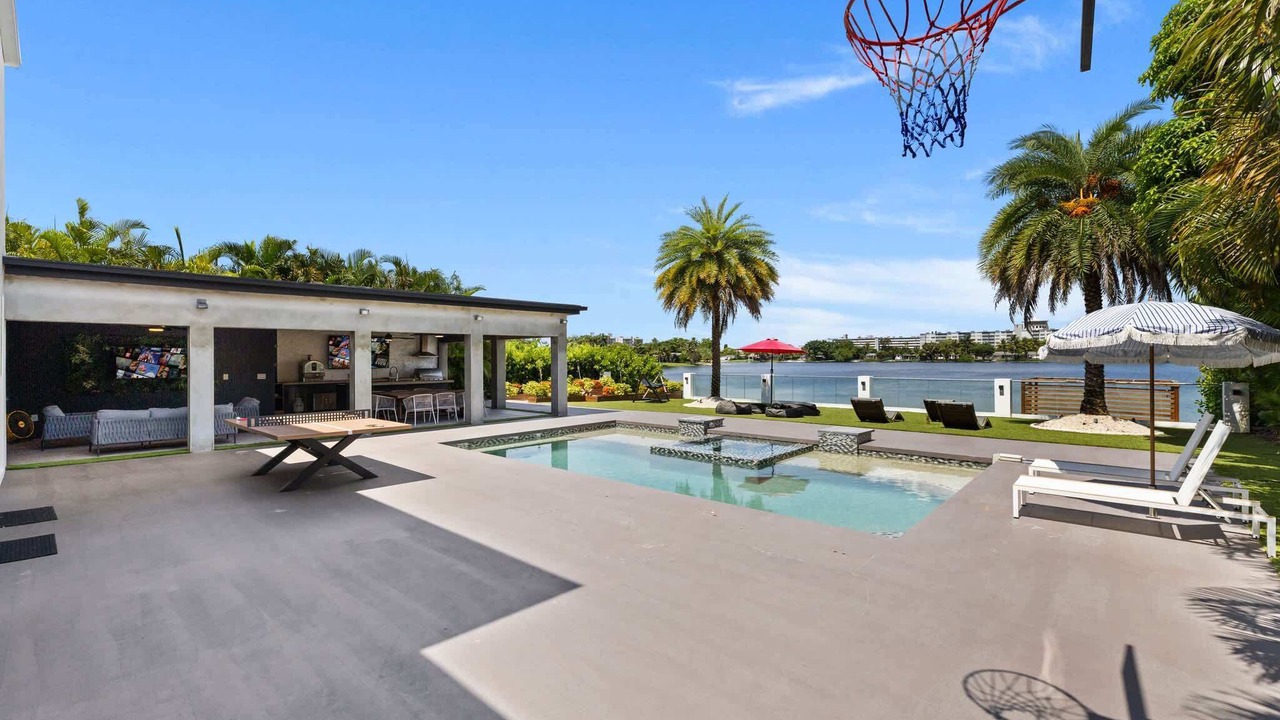 Photo of Outdoor in North Miami Beach