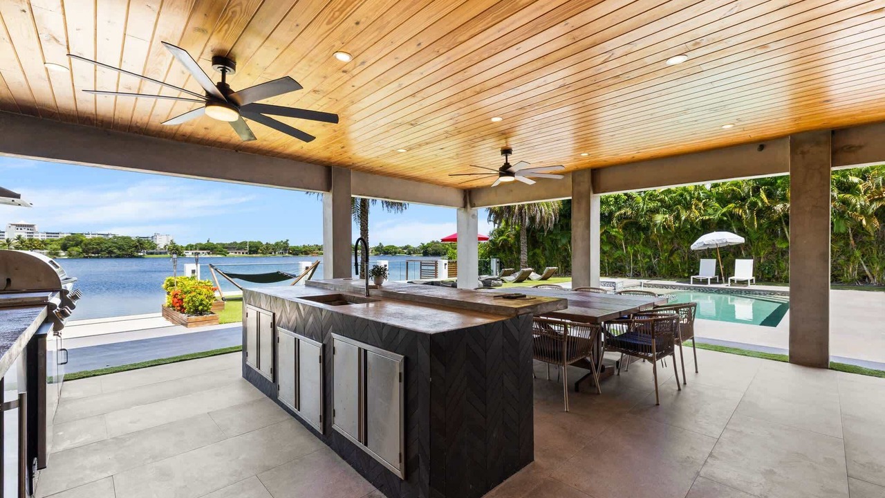 Photo of Outdoor in North Miami Beach