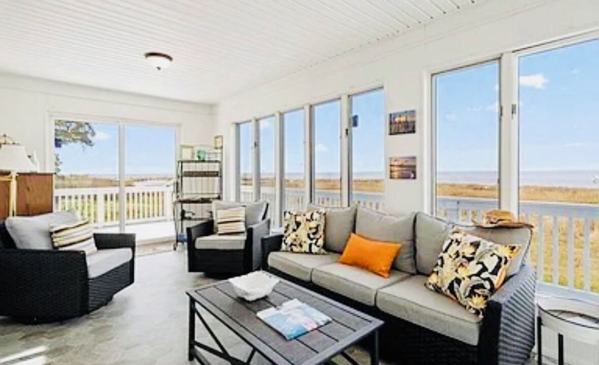 Photo of Livingroom in Frenchtown-Rumbly