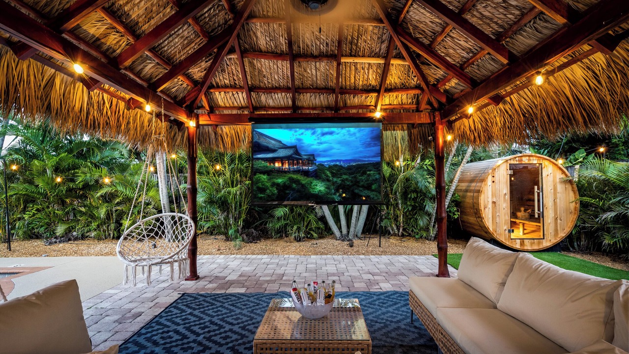 Photo of Patio Balcony in Tropic Palms