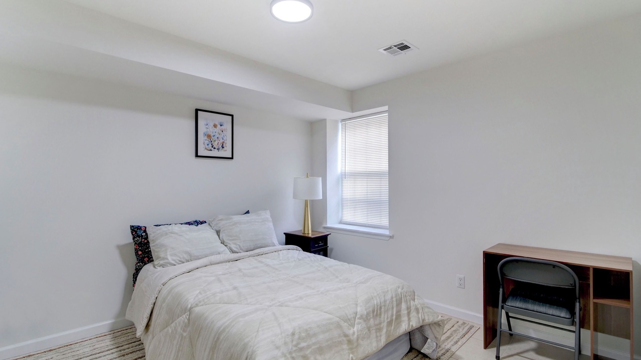 Photo of Bedroom in Newark