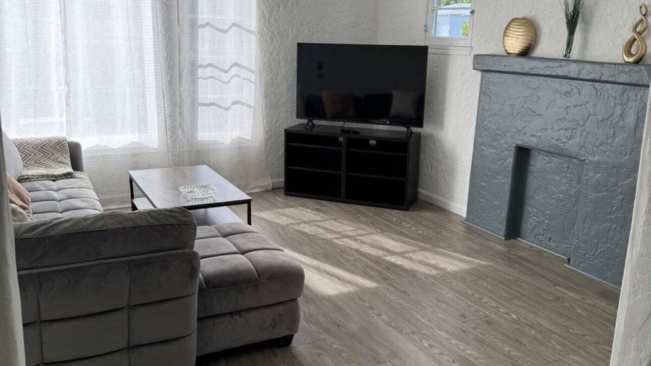Photo of Livingroom in Pico - Robertson