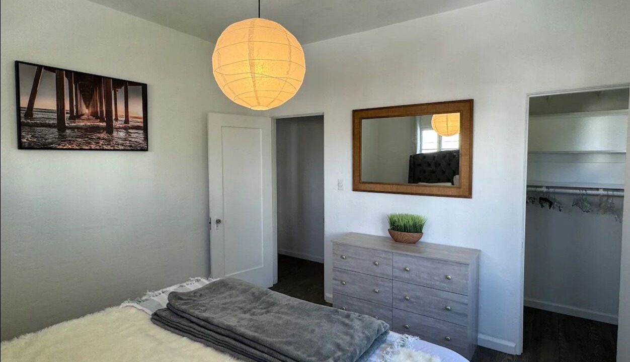 Photo of Bedroom in Pico - Robertson