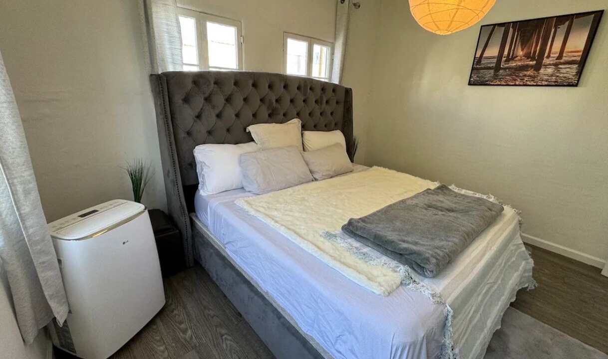 Photo of Bedroom in Pico - Robertson