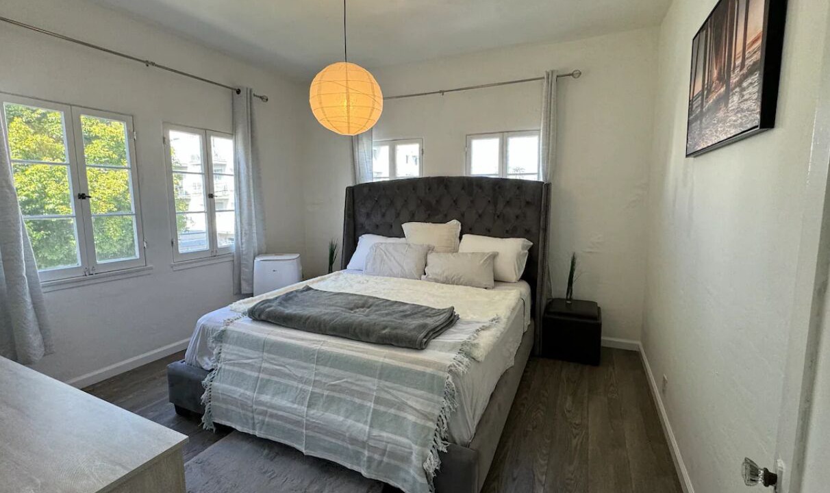 Photo of Bedroom in Pico - Robertson
