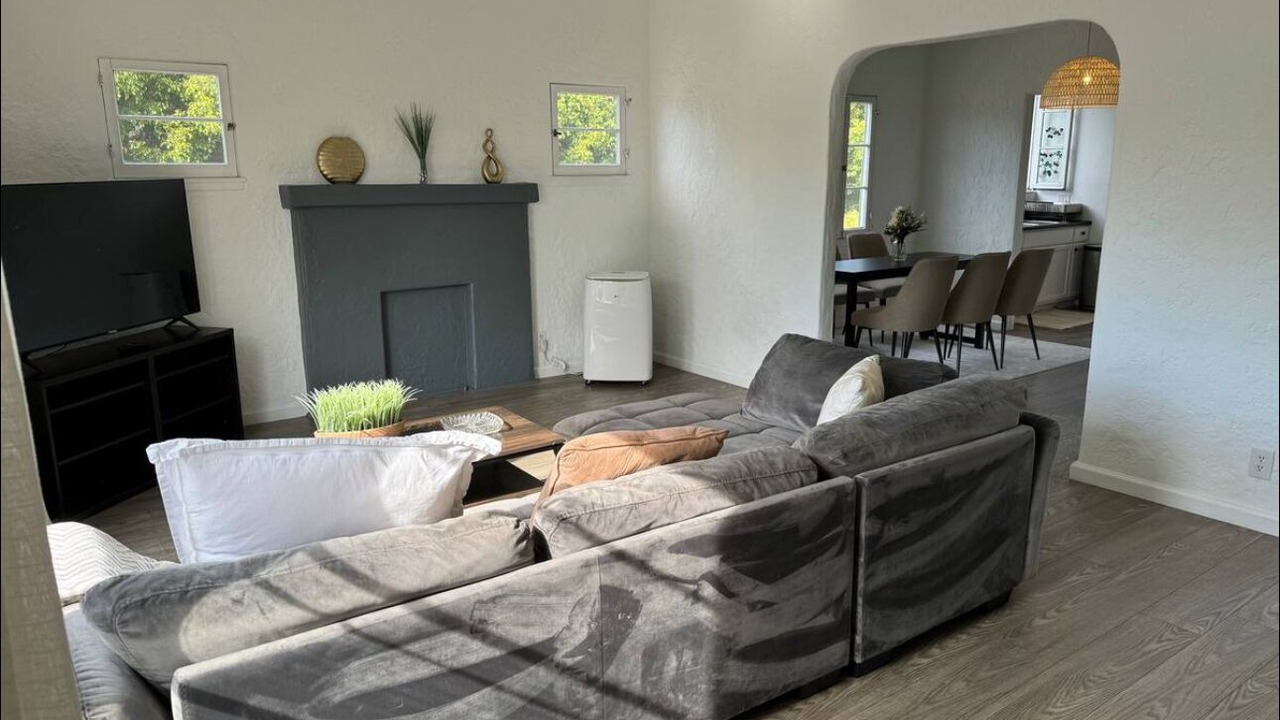 Photo of Livingroom in Pico - Robertson
