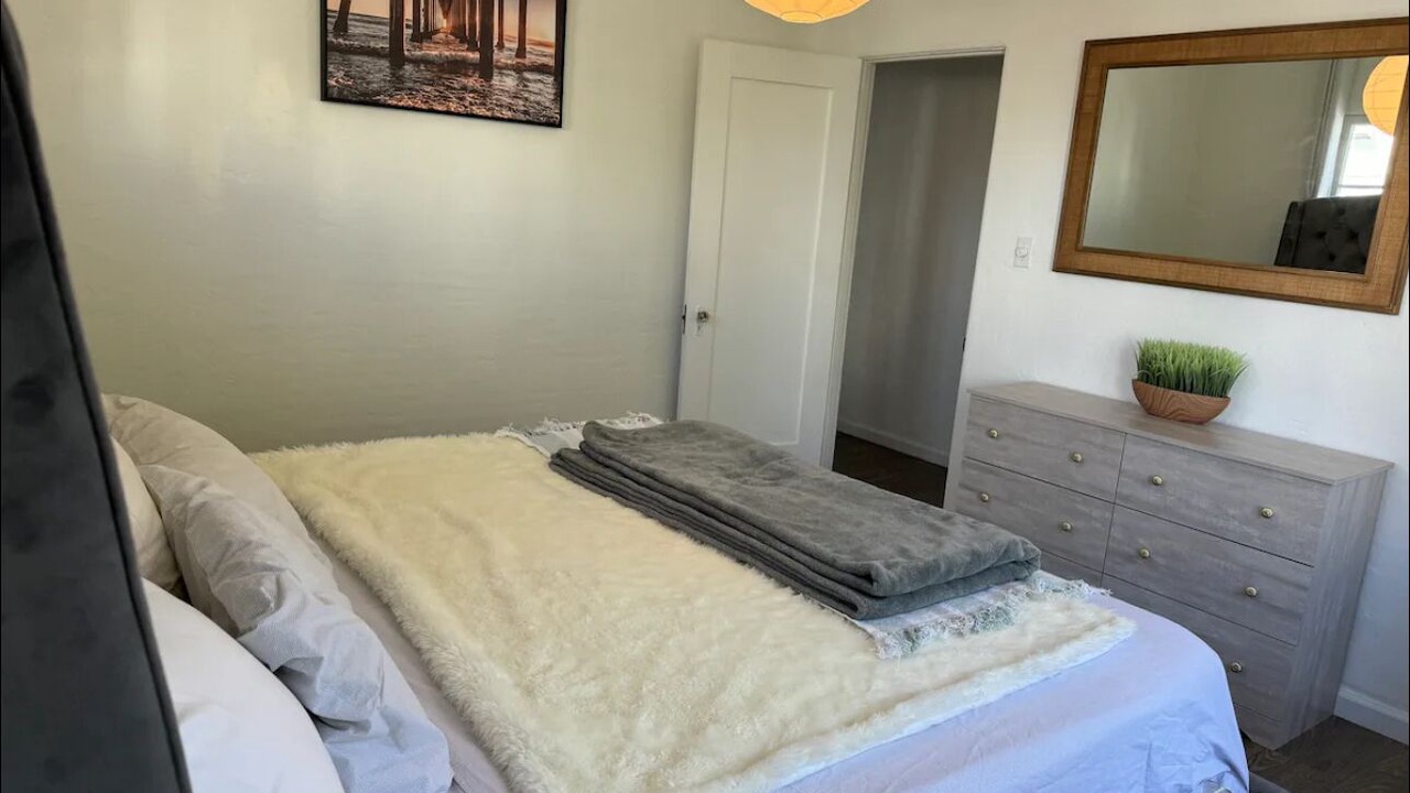Photo of Bedroom in Pico - Robertson